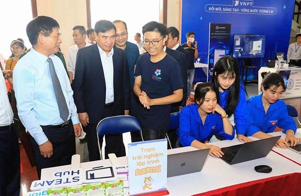  Biên triển khai phong trào “Bình dân học vụ số”: Phổ cập kiến thức, kỹ năng số cho người dân